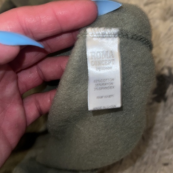 Set of 2 sleeveless tops w/ elastic bottom - Picture 3 of 4